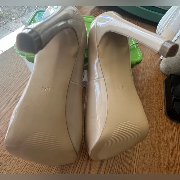 Guess Leather T Strapped and Ankle Strapped Heel, Size 8, EUC - Picture 9 of 12